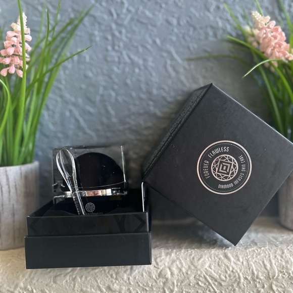 Forever Flawless Diamond Infused Collagen Boosting Cream -50g/ 1.76oz - Picture 7 of 11